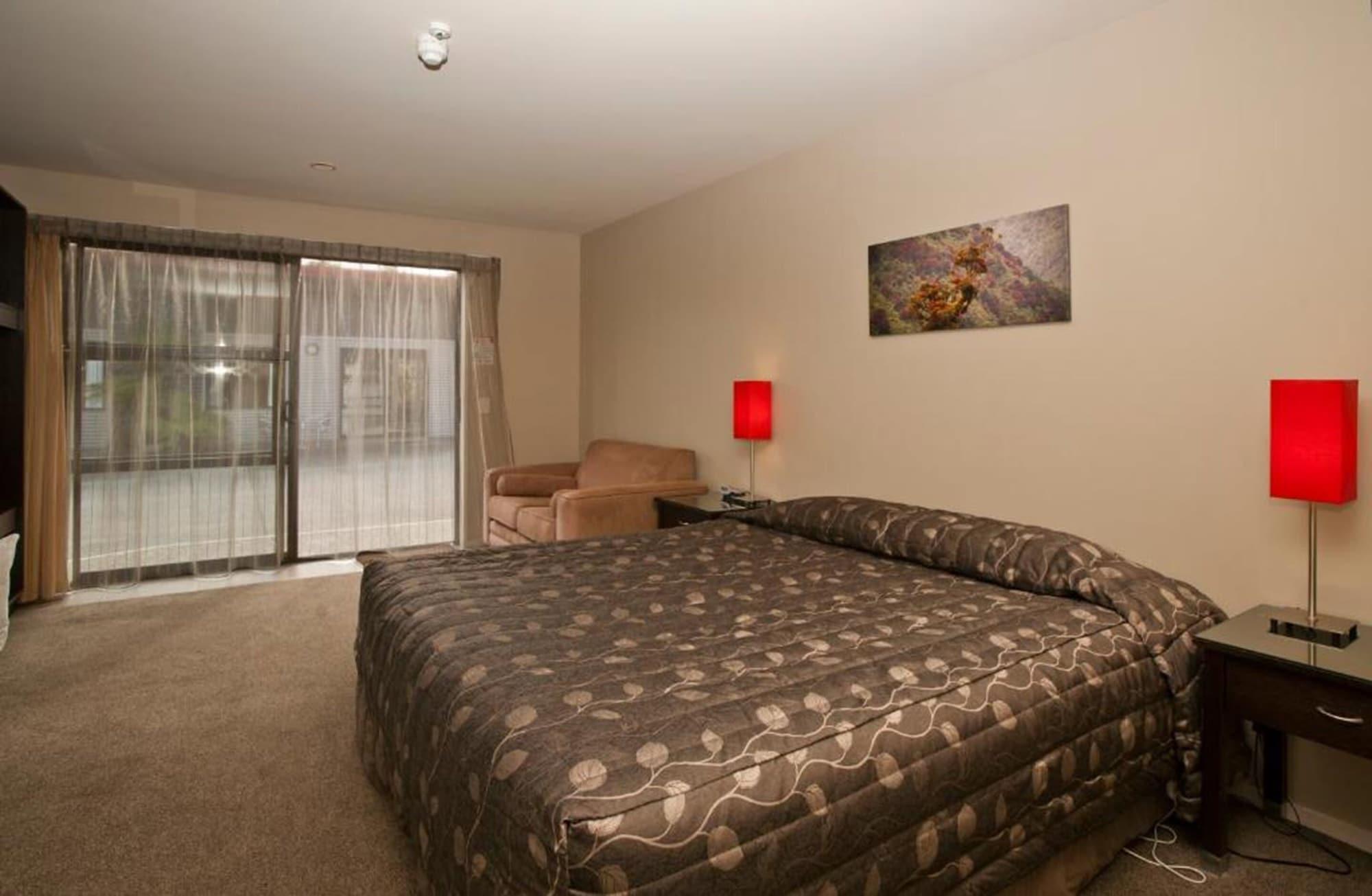 58 On Cron Motel Franz Josef Luaran gambar