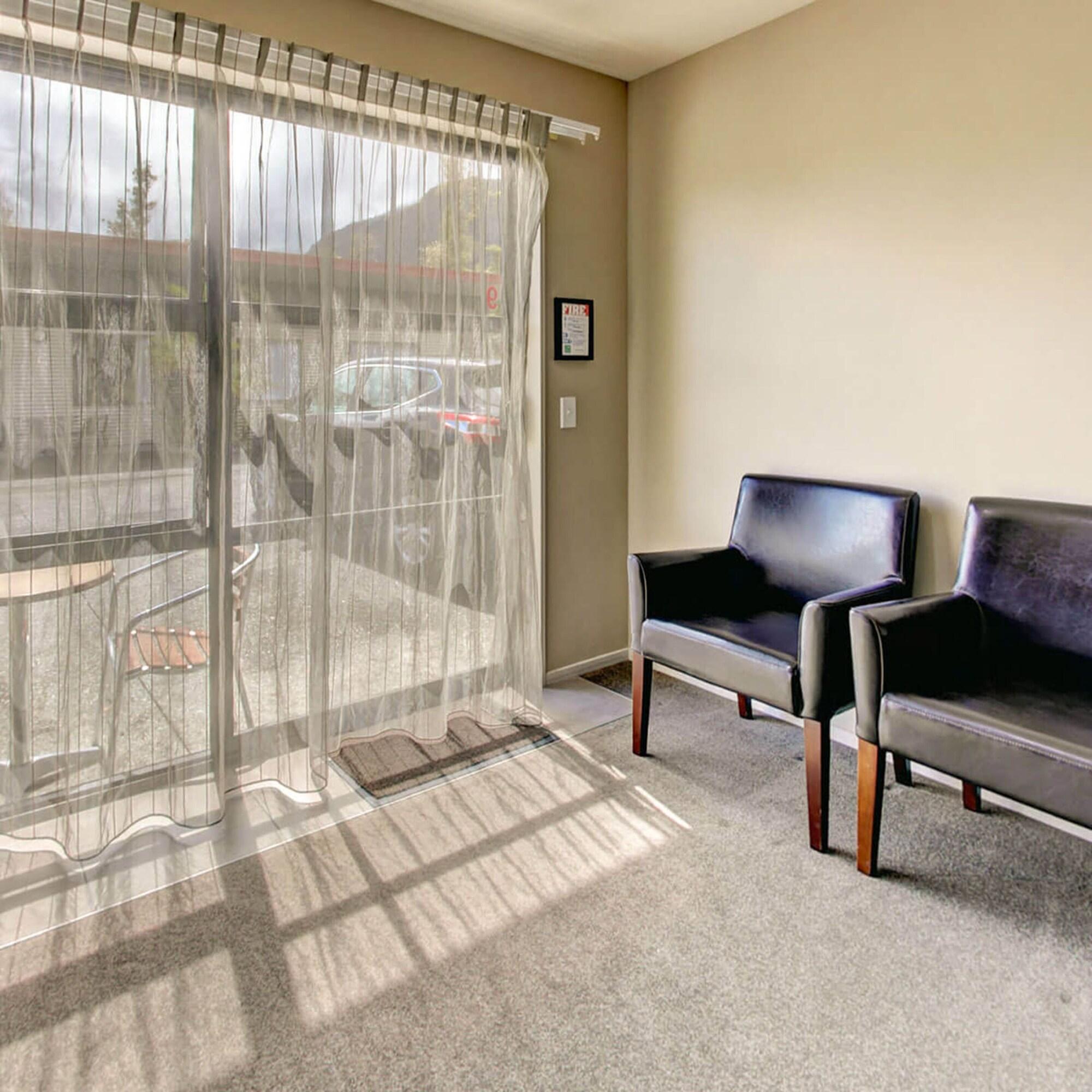 58 On Cron Motel Franz Josef Luaran gambar