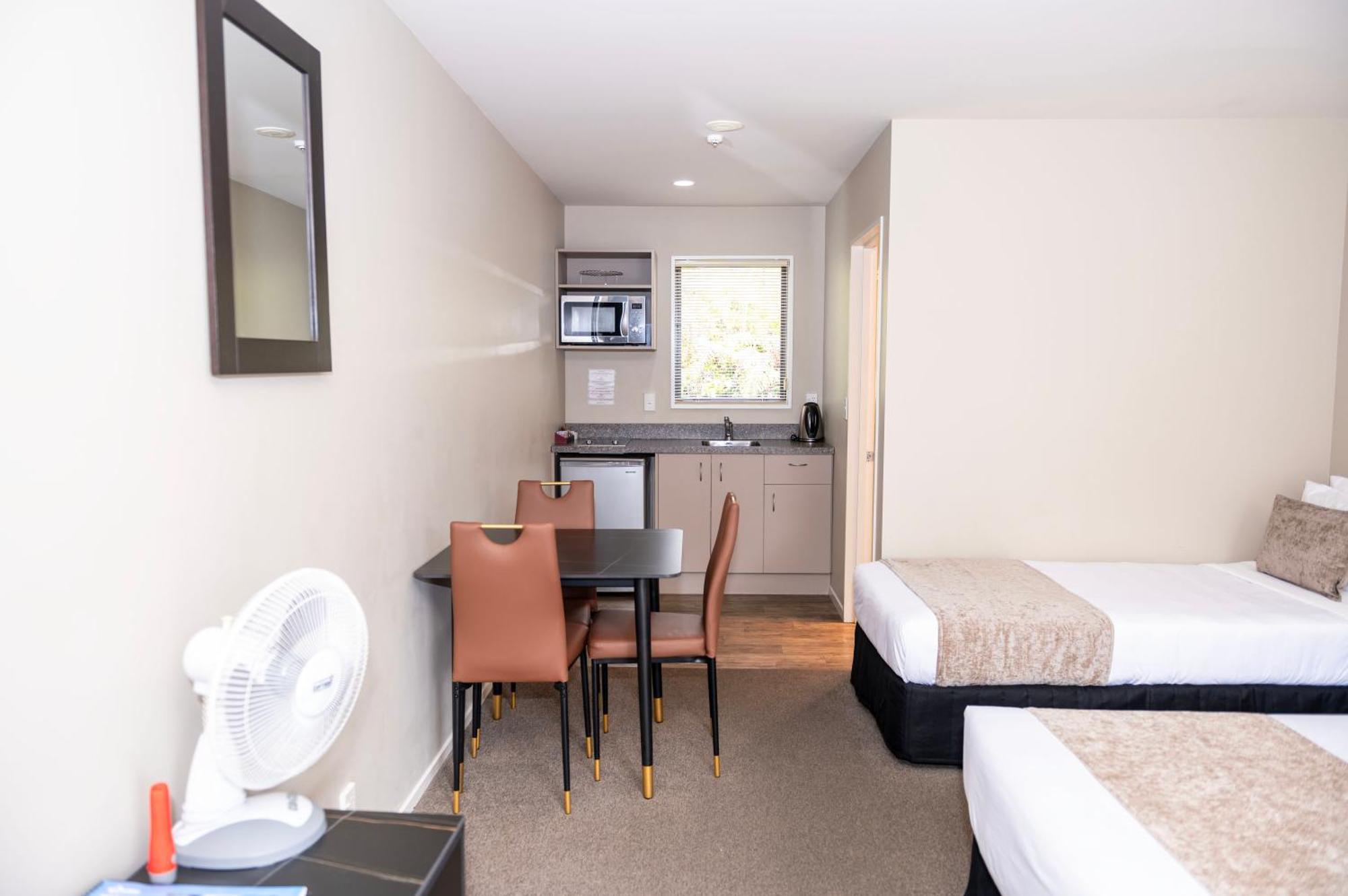 58 On Cron Motel Franz Josef Luaran gambar