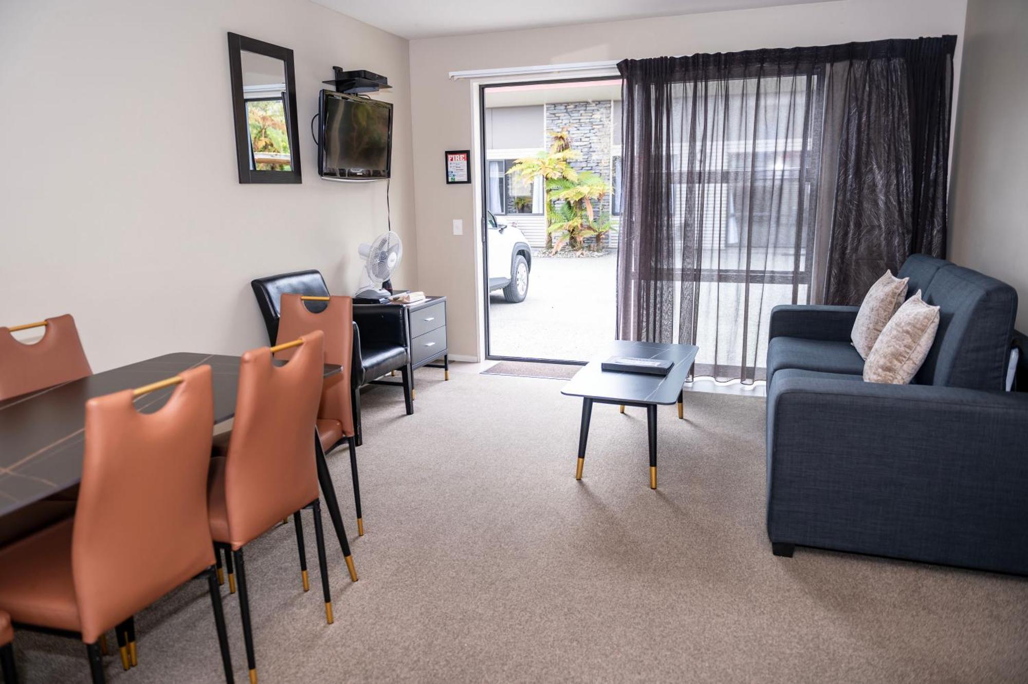 58 On Cron Motel Franz Josef Luaran gambar