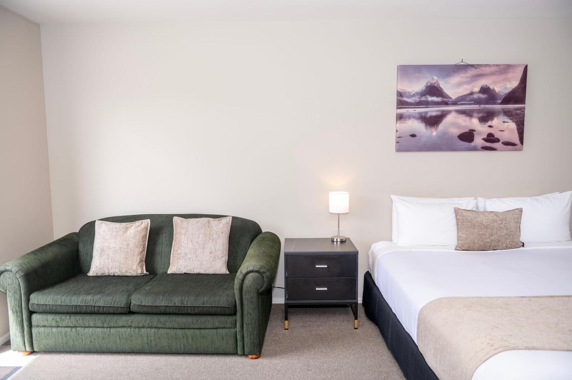 58 On Cron Motel Franz Josef Luaran gambar
