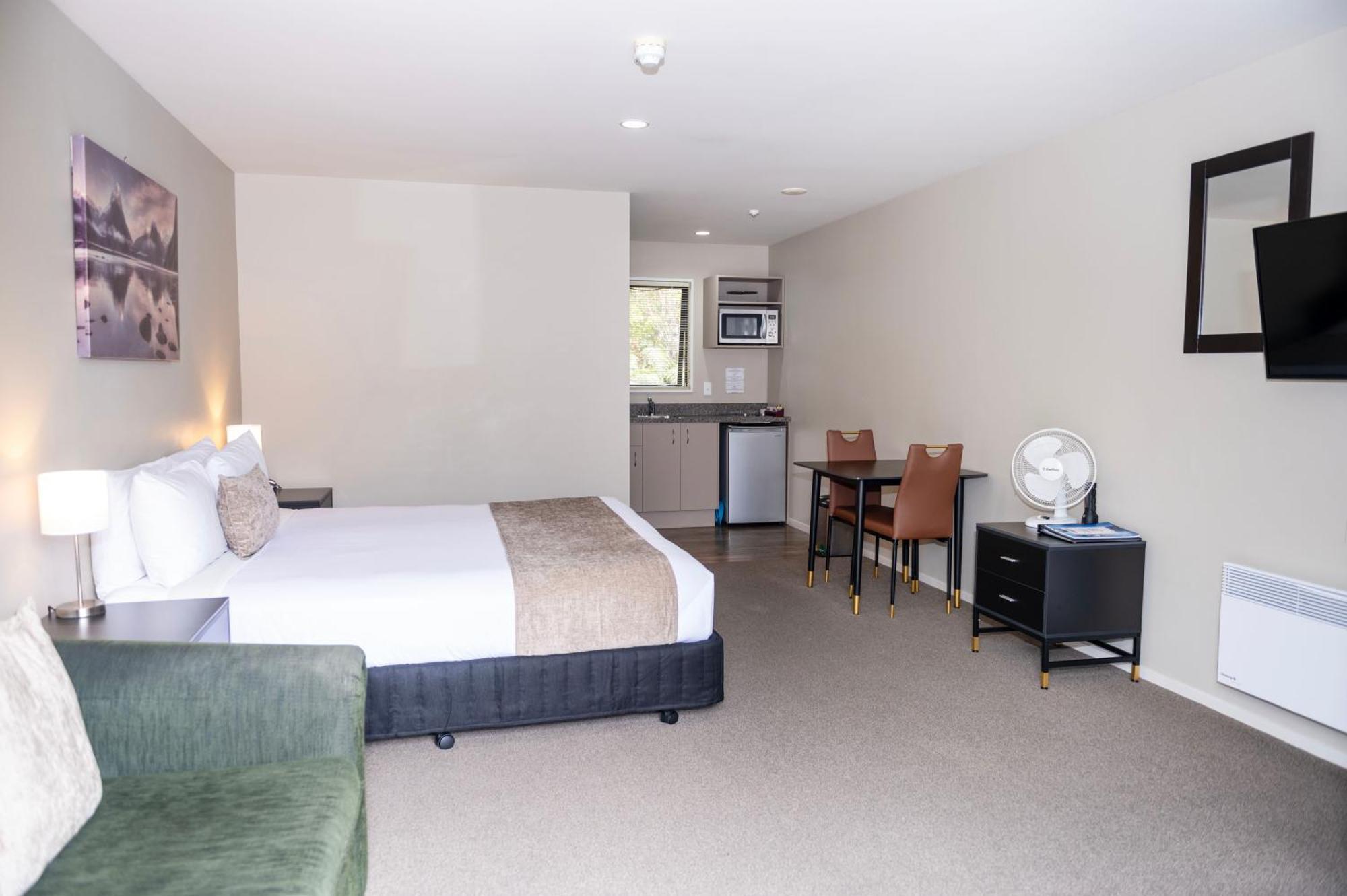 58 On Cron Motel Franz Josef Luaran gambar