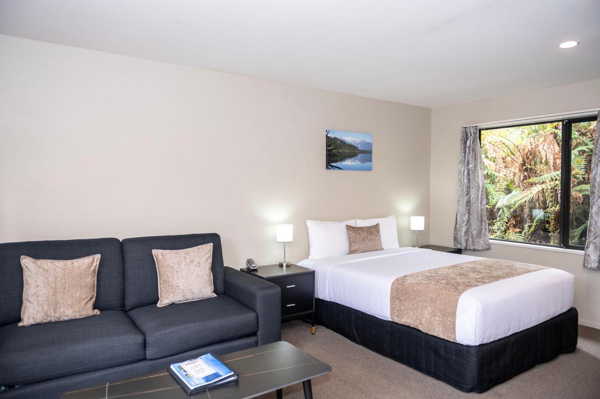58 On Cron Motel Franz Josef Luaran gambar