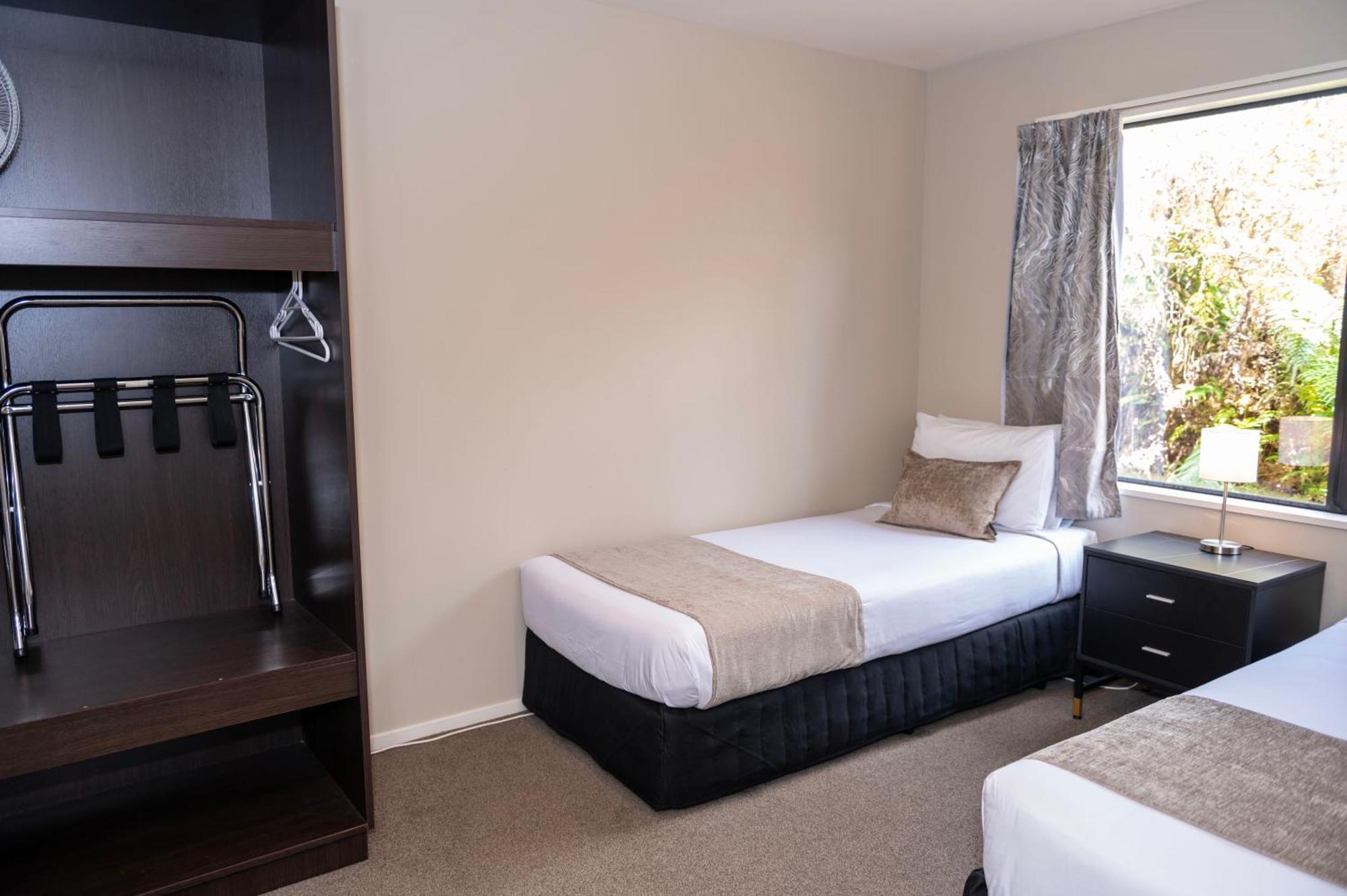 58 On Cron Motel Franz Josef Luaran gambar