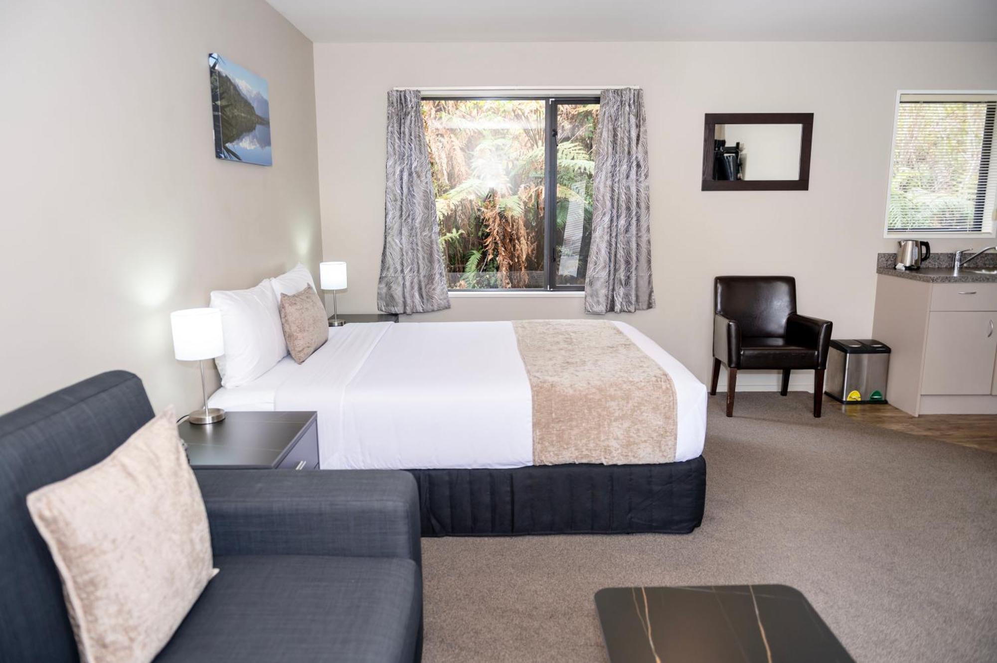 58 On Cron Motel Franz Josef Luaran gambar