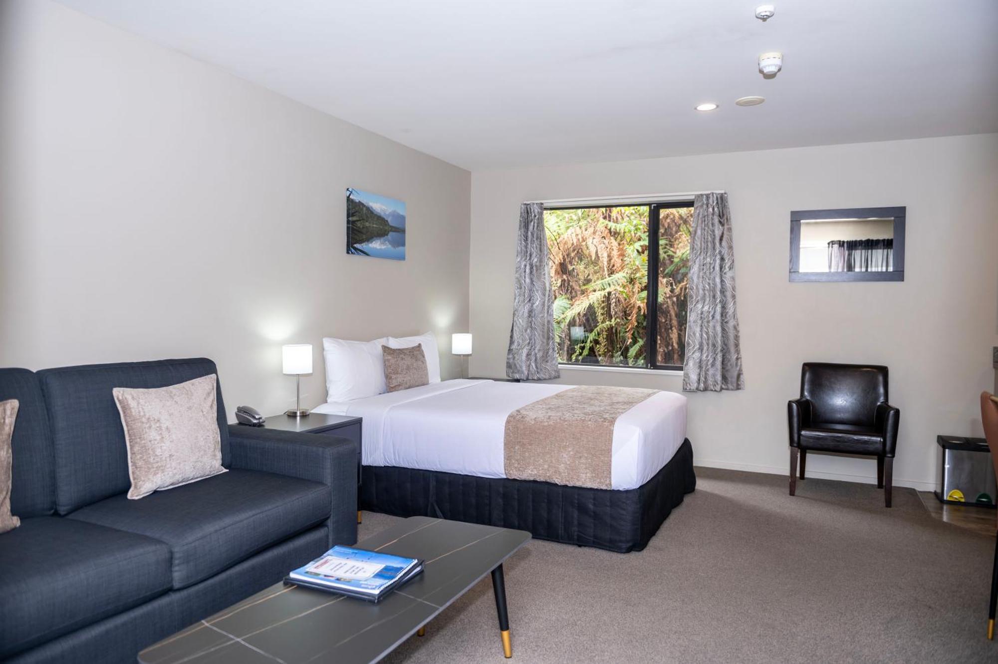 58 On Cron Motel Franz Josef Luaran gambar