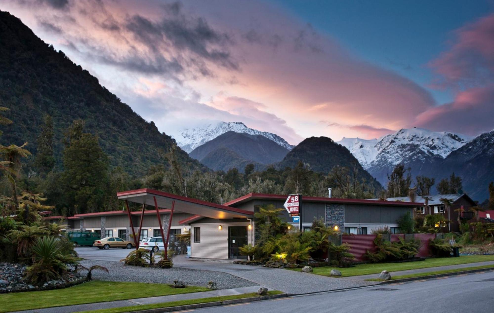 58 On Cron Motel Franz Josef Luaran gambar