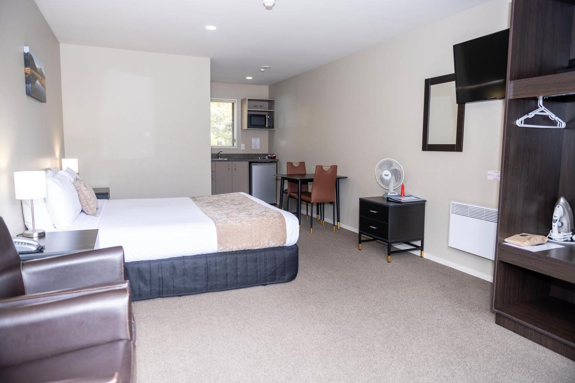 58 On Cron Motel Franz Josef Luaran gambar