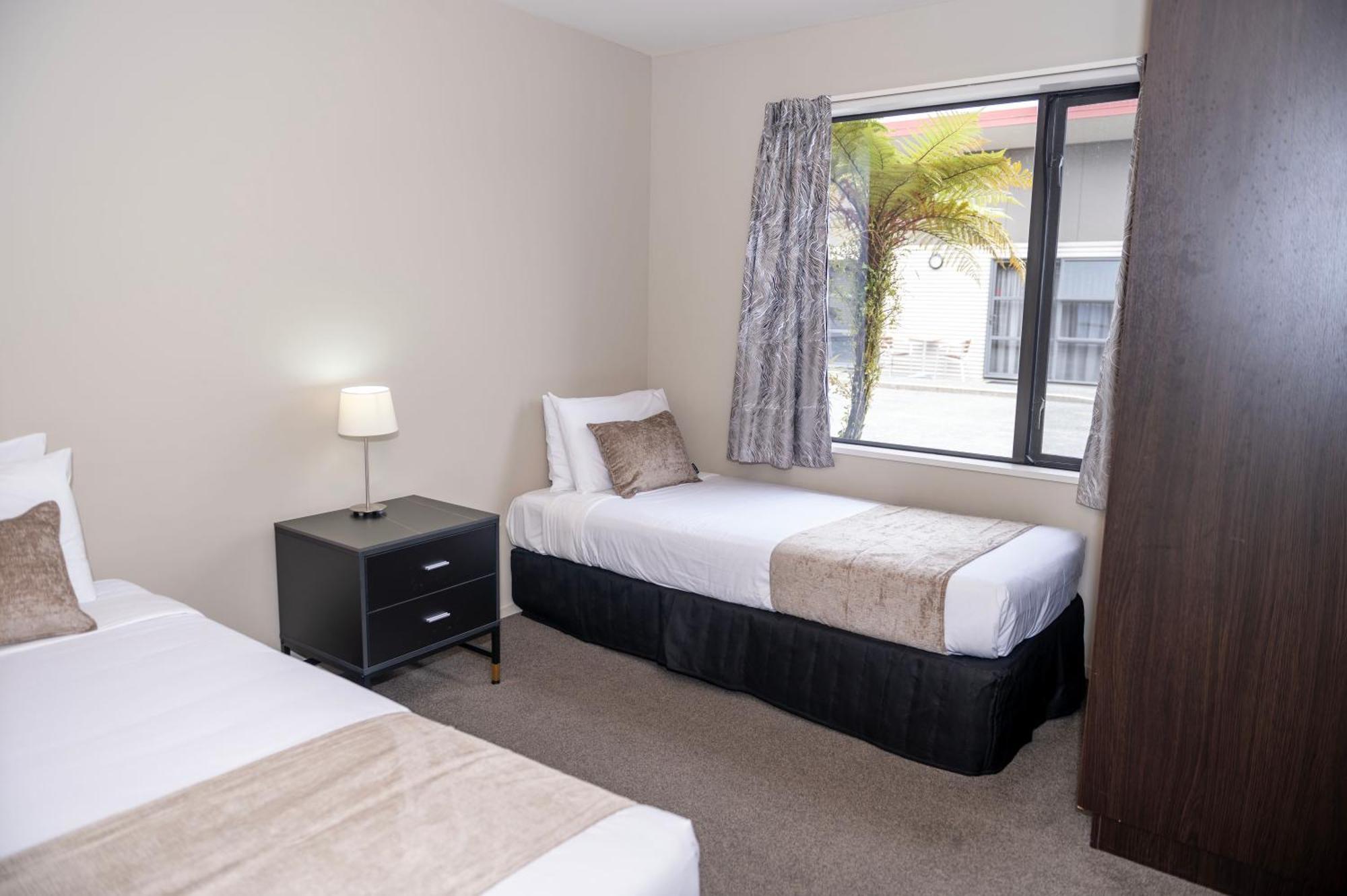 58 On Cron Motel Franz Josef Luaran gambar