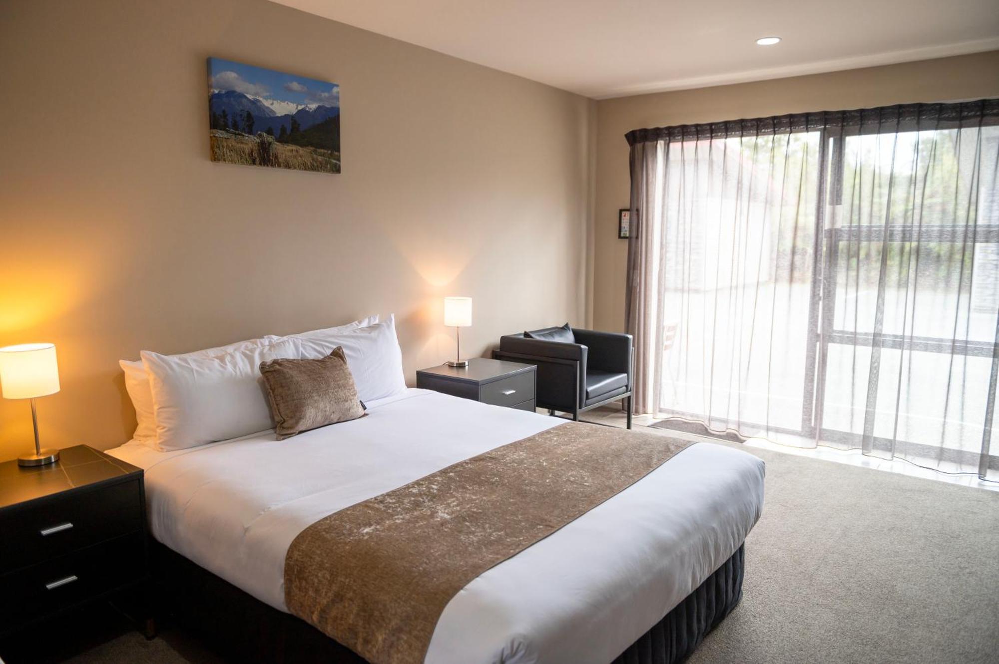 58 On Cron Motel Franz Josef Luaran gambar